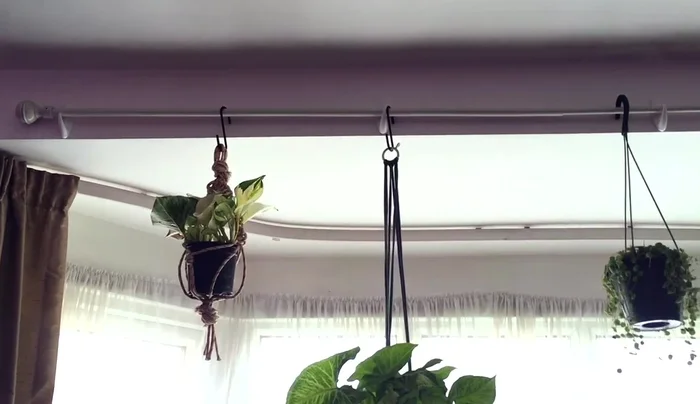 Attach command hooks to the rod.