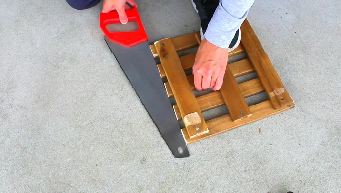 Even out and space the middle pieces equally before fully securing.