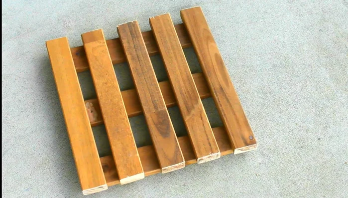 Even out and space the middle pieces equally before fully securing.