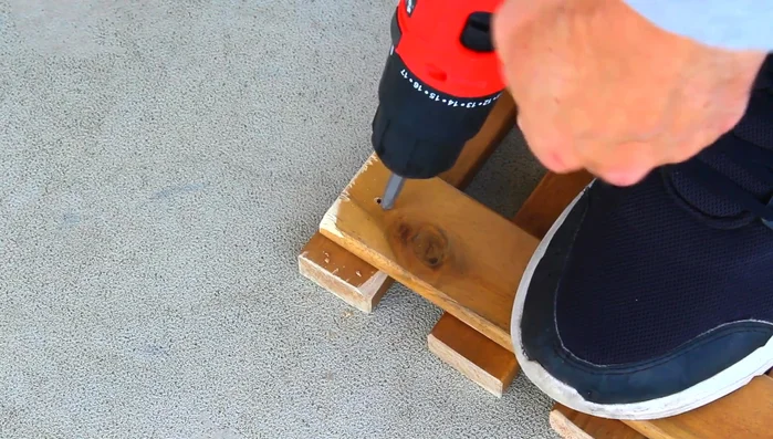 Even out and space the middle pieces equally before fully securing.