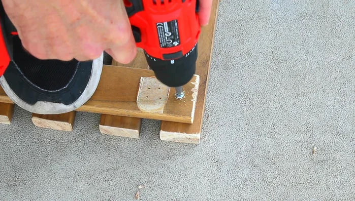 Even out and space the middle pieces equally before fully securing.